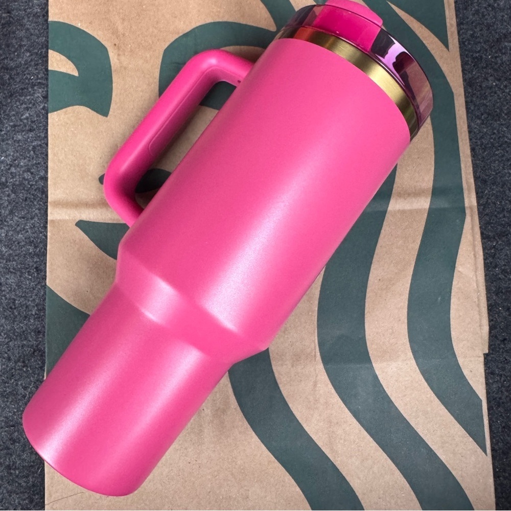 🆕🩷 Stanley x Starbucks Berry Pink Glitter Holiday 2024 Tumbler - Picture 3 of 5